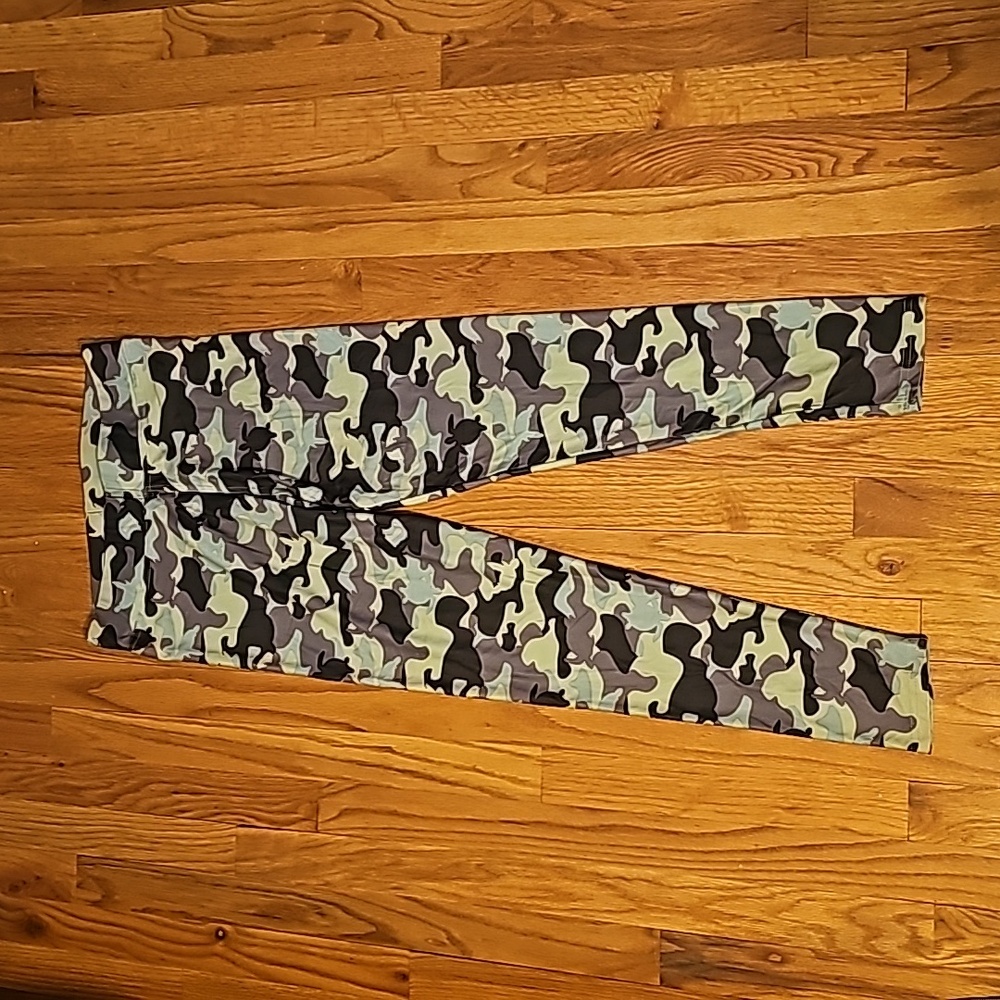 Simply Southern Camo Tights. Fits XS-S-M. Brand new.